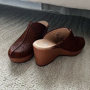 Wedge clogs